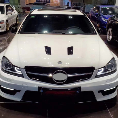 Mercedes-Benz Classe C W204 con motore in fibra di carbonio completo