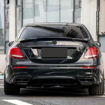 Mercedes-Benz Classe E W213 2016-2020 AMG con i nostri kit personalizzati