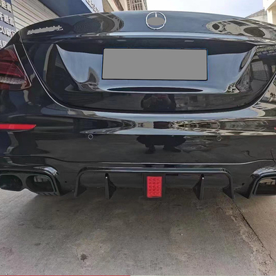 Benz E-CLASS W213 con paraurti posteriore labbra coda gola e tubo di scarico