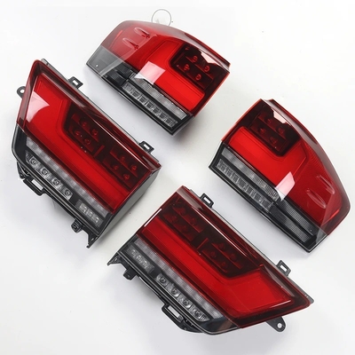 Land Cruiser LC300 con luci posteriori a LED 2022 e luci di segnale del freno