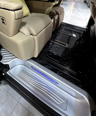 Striscia di soglia di luce LED per auto con pedali e striscia per porta Toyota 2024 100% testata