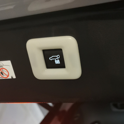 Buttone del portello posteriore di potenza personalizzabile e durevole per kit interni Toyota Alphard 2024 ABS