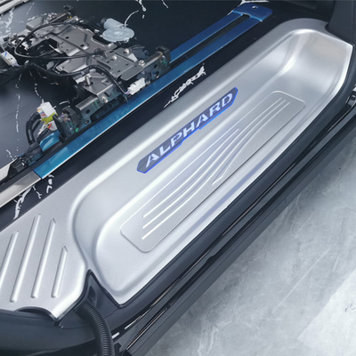 Toyota Alphard 2024 con pedali a piedi in lega di alluminio e strisce di soglia